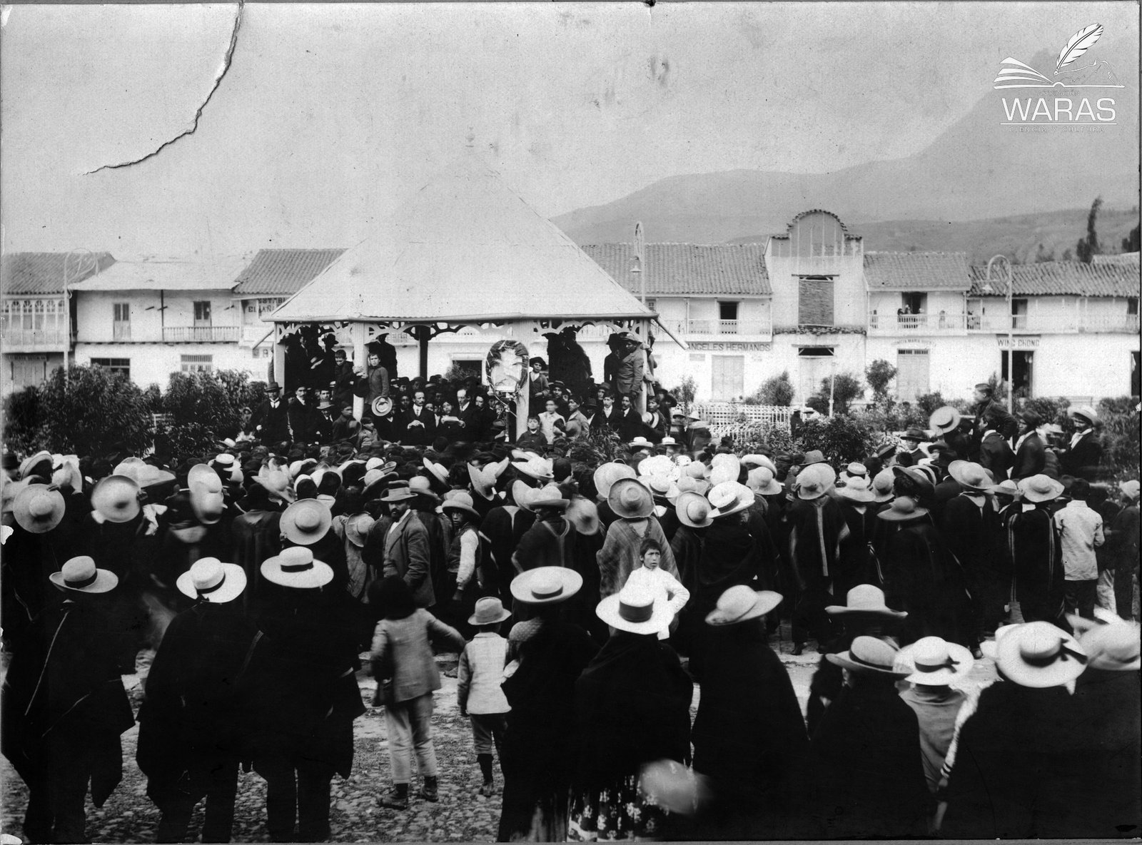 Mitín proselitista en la plaza de armas de Huaraz