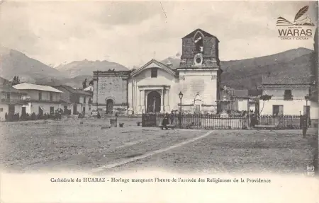 Antigua Plaza de Armas con la Catedral y la Pileta a inicios del Siglo XX - Religiosas de la Providencia (Colección Max Aguirre)